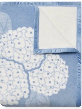 CHAPPYWRAP Hydrangeas Bluebell Blanket Original Size NWOT $160!